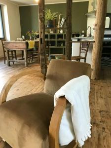 Χώρος καθιστικού στο Peaceful And Authentic Barn In The Heart Of Cantal