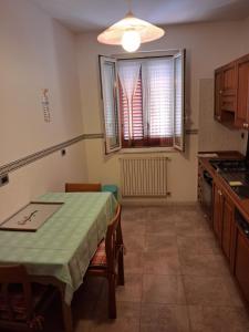 Η κουζίνα ή μικρή κουζίνα στο Appartamento con veranda Campobello Agrigento