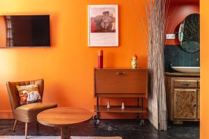 a bathroom with a table and a chair and a sink at O'fil de soi e in Charlieu