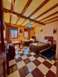 Una cama o camas en una habitación de hotel arganier tafraoute