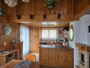 Dapur atau dapur kecil di Duplex Salgesch