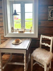 Φωτογραφία από το άλμπουμ του Charming House In An Old Barn By The Lighthouse σε Godøy