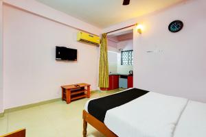 TV/trung tâm giải trí tại Collection O Terra Hotel Mogappair