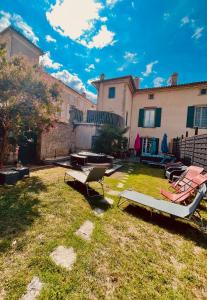 Κήπος έξω από το Babouz Cottage