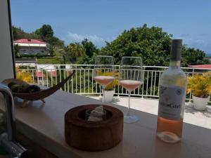 ル・ゴジエにあるVilla Blue Sunrise Pool & Jacuzzi 5mn de la merの- バルコニー(ワイン1本、グラス2杯付) +63枚の写真