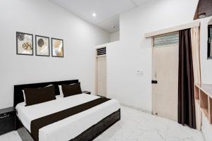 Katil atau katil-katil dalam bilik di Hotel O X MART +16 gambar