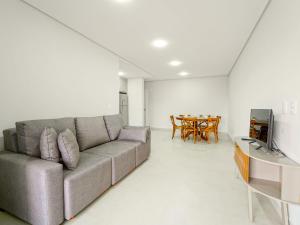 a living room with a couch and a table at Apto c/ churrasqueira a 700m da praia MU3731 in Gravata