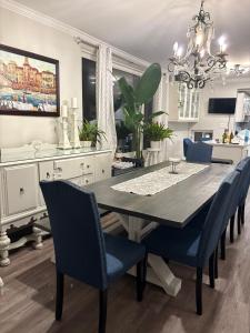 Afbeelding uit fotogalerij van Classic Colonial House facing Niagara Falls in Niagara Falls +15 foto's