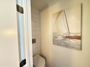 Koupelna v ubytování The Ugly Dolphin a Stylish Home for 12 + 34 fotografií