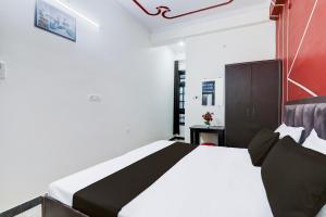 Ένα ή περισσότερα κρεβάτια σε δωμάτιο στο OYO 83128 Kp Guest House +23 φωτογραφίες