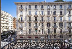 Tòa nhà nơi căn hộ tọa lạc