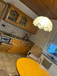 Una cocina o cocineta en Ferienhaus in Ostfriesland