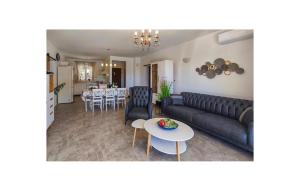 Χώρος καθιστικού στο Lovely Home In Sinj +14 φωτογραφίες