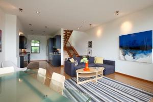 a living room with a blue couch and a table at Bridge View Loft 30 Day in Hood River
