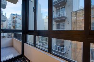 Balkón nebo terasa v ubytování Modern apartment in sliema next to the sea