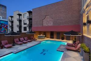 Πισίνα στο ή κοντά στο The Gunter Hotel San Antonio Riverwalk