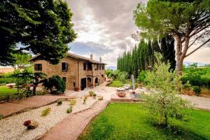 Κήπος έξω από το Podere Fonte Luxury Country House