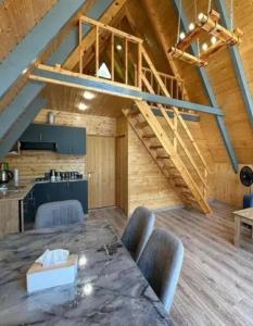 Fotografie z fotogalerie ubytování Forest Triangle Cabin v destinaci Tʼeghut