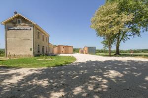 Το κτήριο όπου στεγάζεται  η παραθεριστική κατοικία