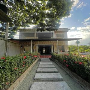 Κήπος έξω από το Club Campestre Villa Isabel