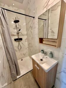 Ένα μπάνιο στο Confort moderne, Apt proche Gare 2-4 personnes