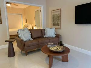 Et tv og/eller underholdning på Open-Concept Urban Stay