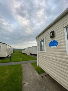 Kinmel BayにあるTy Mawr holiday siteの隣接する一連の移動住宅