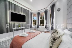 Postel nebo postele na pokoji v ubytování Hackney Deluxe Rooms