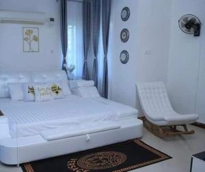 Postel nebo postele na pokoji v ubytování Nyali Beach front Homes