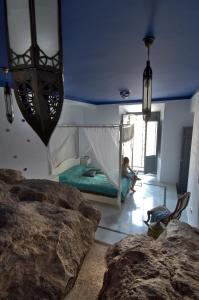 Postel nebo postele na pokoji v ubytování Carmen Granadino, Retreat - Family Experience at the Costa Tropical, Granada Spain