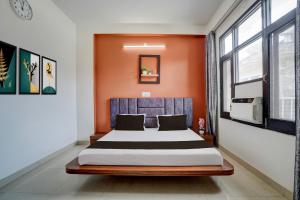 Postel nebo postele na pokoji v ubytování SPOT ON Hotel Mezbaani