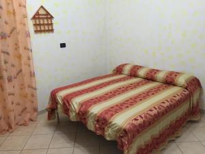 A bed or beds in a room at Sacca House