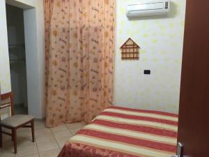 A bed or beds in a room at Sacca House