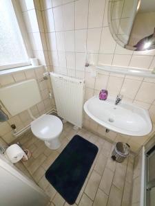 a bathroom with a toilet and a sink at Stadt Hamburg in Lenzen