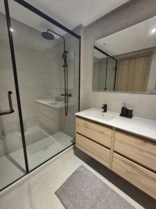 Koupelna v ubytování Hilton Tanger View Tower + 21 fotografií