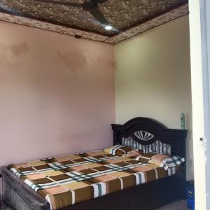 Giường trong phòng chung tại Vishnu homestay