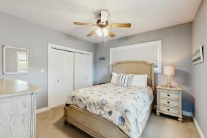 a bedroom with a bed and a ceiling fan at Packsaddle Beach House in Rockport