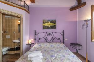 Postel nebo postele na pokoji v ubytování B&B Il Giardino dei Poeti and Apartaments + 68 fotografií