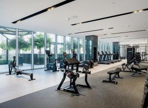 Spordikeskus ja/või sportimisvõimalused majutusasutuses Grande Signature Residences Luxury 3BR - Burj View in Dubai Downtown