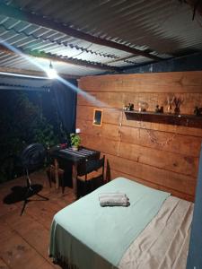 a room with a bed and a table in it at Vista Surf Pipa Hostel in Pipa +23 photos
