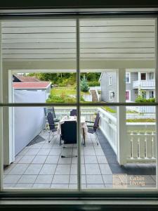 Balkoni atau teres di Seaside apartment 2 balconies & sea view Grimstad