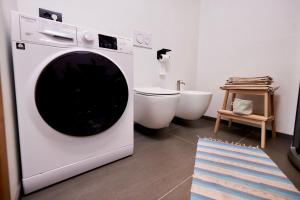 ボルミオにあるLa Torrinaのバスルーム(洗濯機、トイレ付)