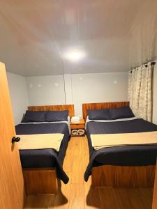 two beds in a small room with at Hermosa casa en el centro de Filandia, Quindío in Filandia +6 photos