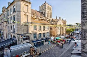 an old building with a bus parked in front of it at Le Criquet - Hypercentre - Filet de détente in Caen