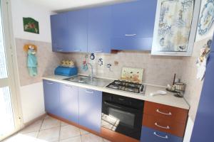 Lido di Noto Villa Cocus Apartment Vista Mare tesisinde mutfak veya mini mutfak