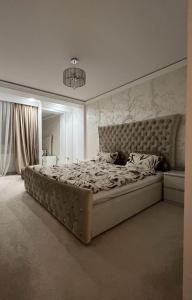 Ένα ή περισσότερα κρεβάτια σε δωμάτιο στο Greys Apartment +3 φωτογραφίες