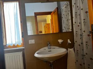 Koupelna v ubytování La casa di Orsa + 19 fotografií