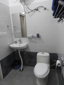 Ένα μπάνιο στο House in the Serene Hills of Bhimtal