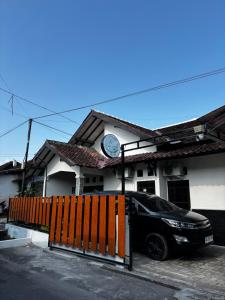 Bangunan di mana terletaknya vila ini