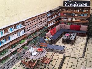 an overhead view of a patio with a table and chairs at Excluzive in Odorheiu Secuiesc +4 photos